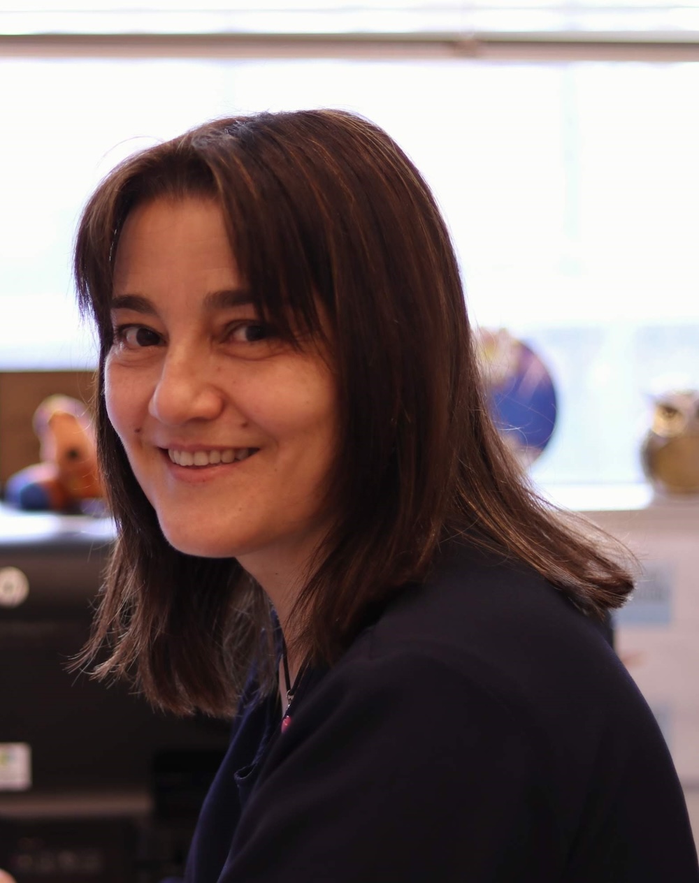 África Holguín Fernández